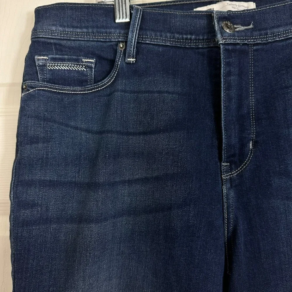 Levi’s Perfectly Slimming 512 Straight‎ Leg Jeans 33/29